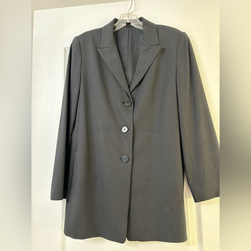 Linda Allard/Ellen Tracy ladies blazer-3 button front.